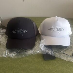 Arc'teryx Bird Word Black and White (Solitude) Men's Trucker Hats